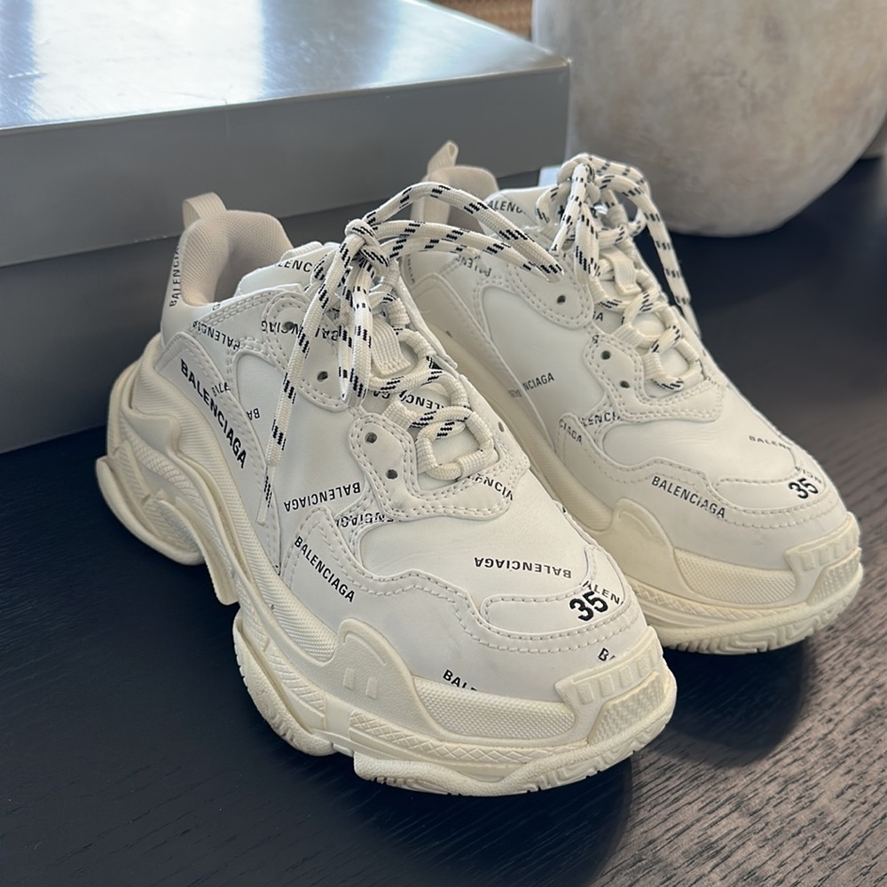 WOMEN'S TRIPLE S SNEAKER ALLOVER LOGO IN WHITE/BLACK - Picture 3 of 10